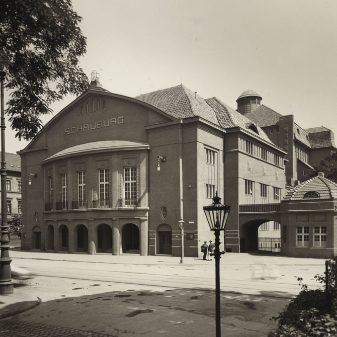 Schauburg. Architekt Franz Bubenzer (auch Rolan genannt) unter Beteiligung der Architekten Leyn & Goedecke. Eröffnung 15.05.1911. Foto von Edmund Lill, nach 05.1911